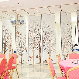 福皇活动隔断让酒店空间的风格更具艺术感！
