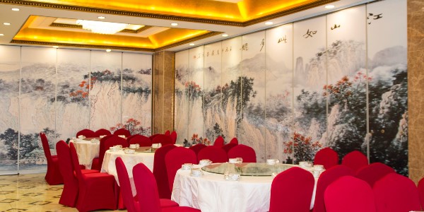 <i style='color:red'>移动隔断酒店</i>