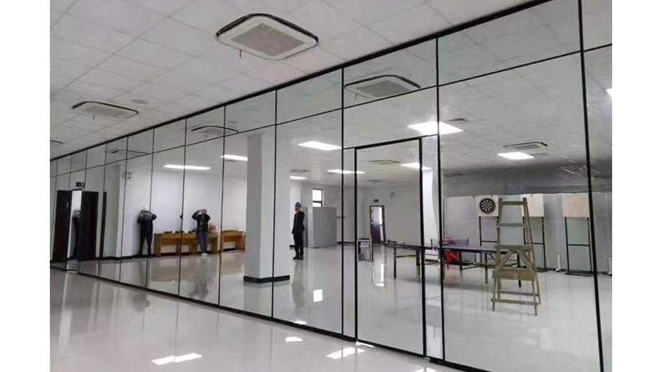 镜面<i style='color:red'>屏风隔断</i>